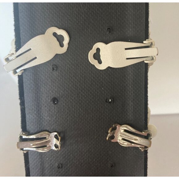 Vintage White Clip On Earrings Lot Of 2 Enamel Filigree Beaded Cluster Feminine - Picture 4 of 8